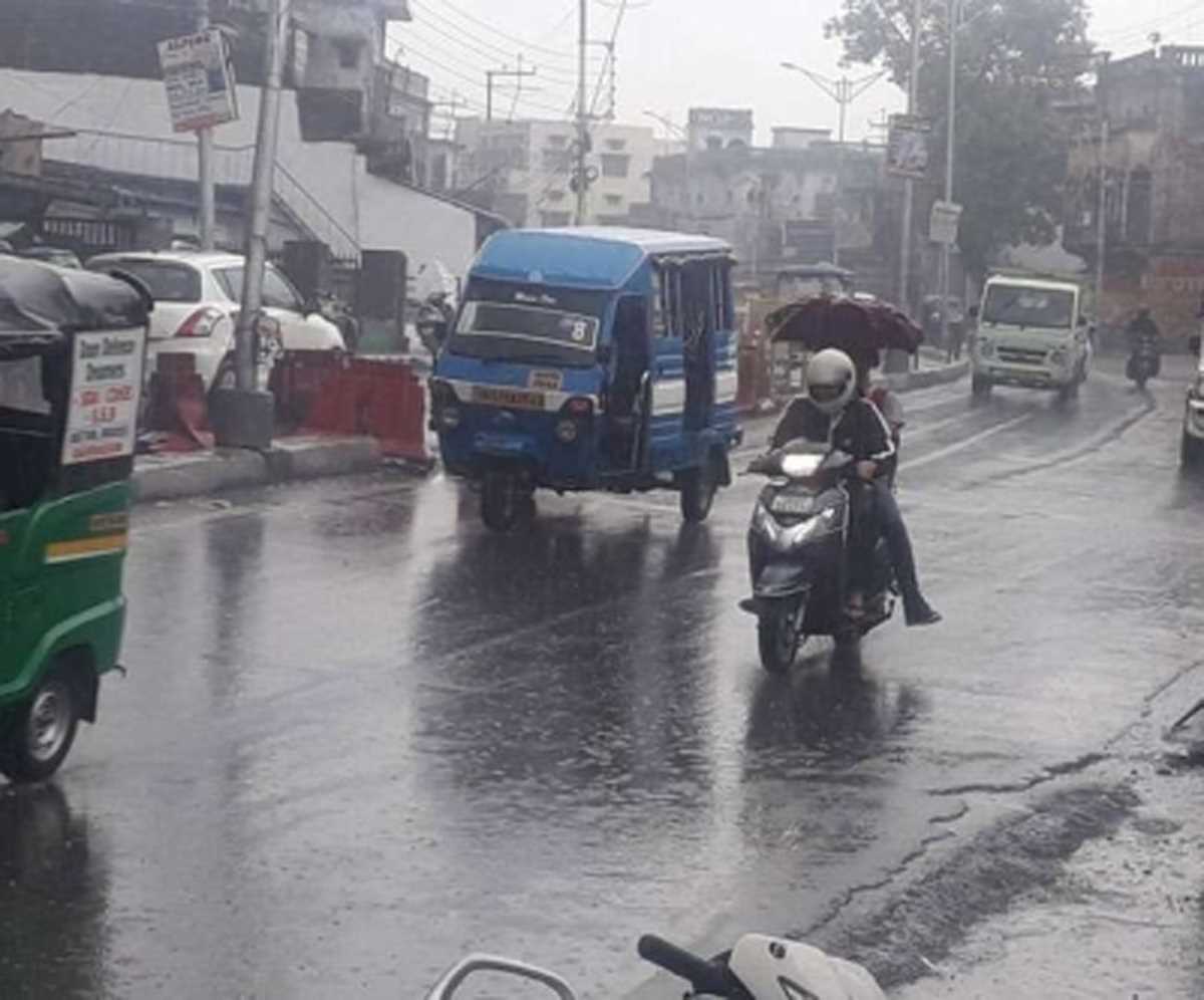 उत्तराखंड के चार जिलों में भारी बारिश की संभावना, मौसम विभाग ने जारी किया रेड और ऑरेंज अलर्ट उत्तराखंड के चार जिलों में भारी बारिश की संभावना, मौसम विभाग ने जारी किया रेड और ऑरेंज अलर्ट